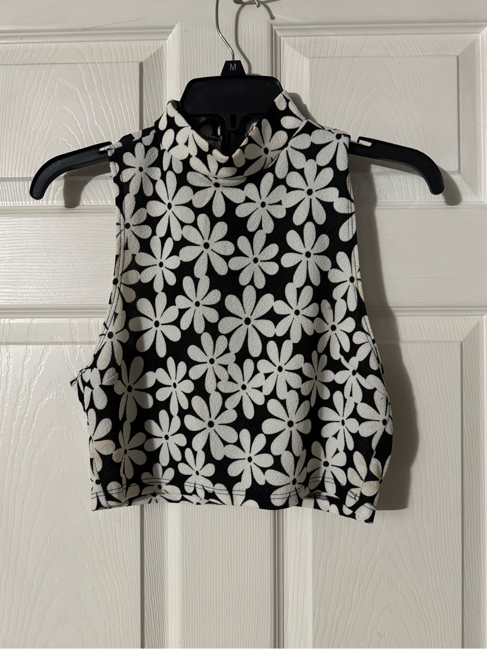 Sleeveless Mock Neck Floral Crop Top - Black & White
